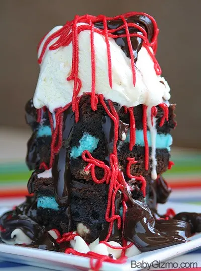 oreo4th_5 brownies and ice cream stacked up with frosting