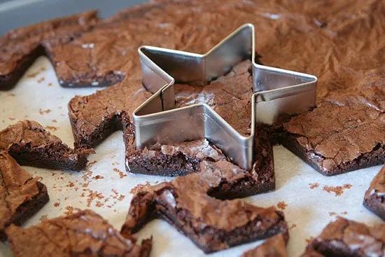 start cookie cutter in brownies