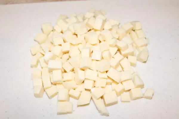 mozzarella cubes of cheese
