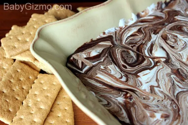 S'Mores Dip with graham crackers