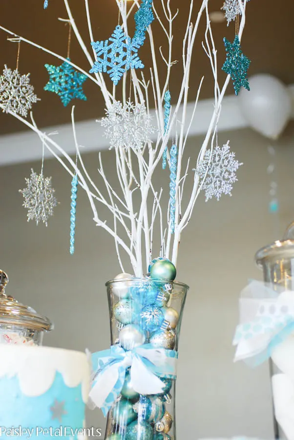 Winter-Wonderland-snowflake-tree