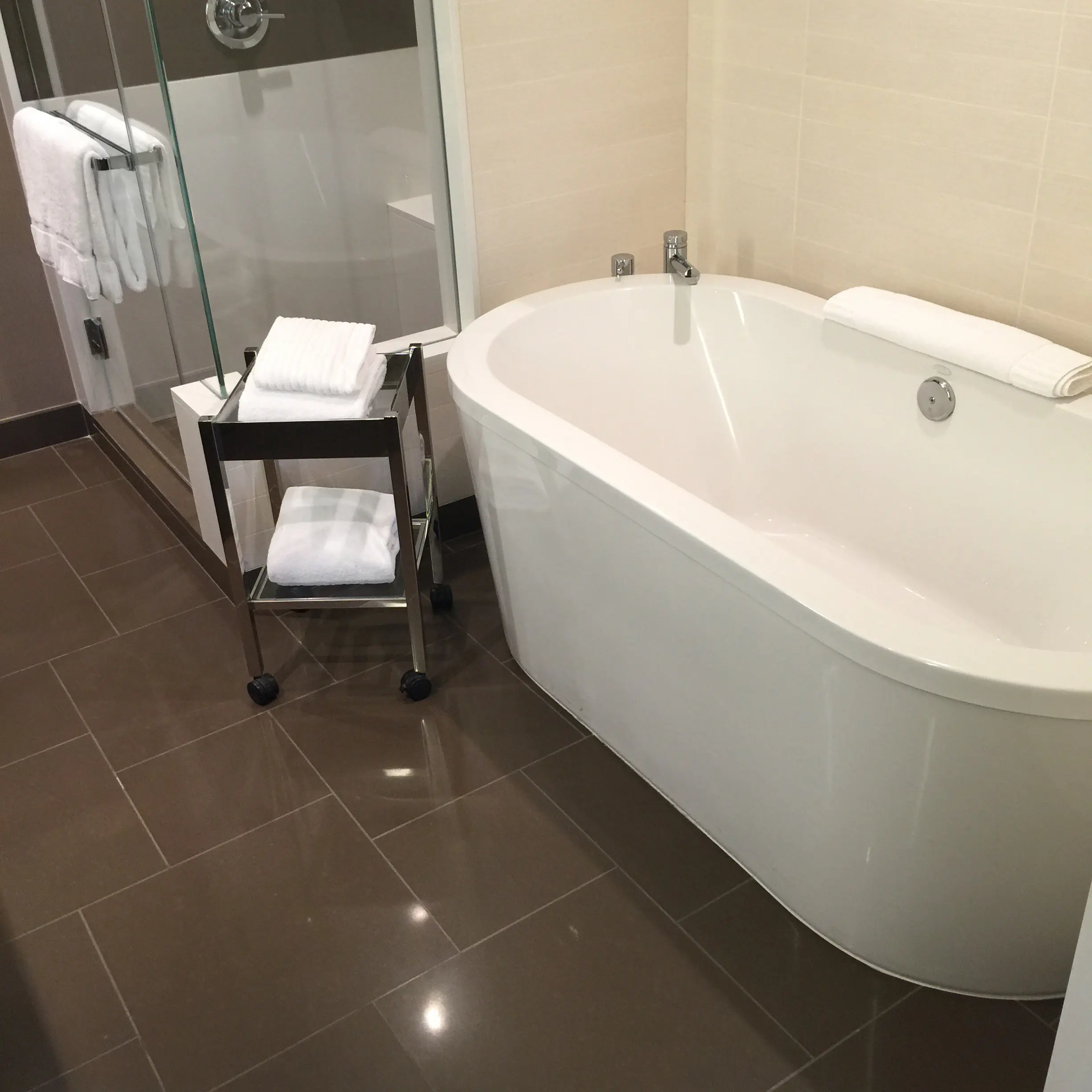 vdara room bathroom with tub