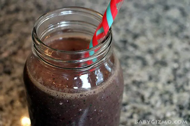 smoothie in mason jar