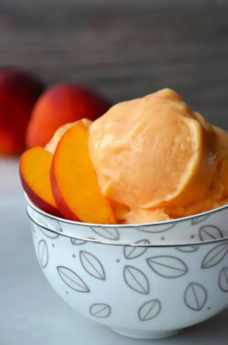 Healthy-Peach-Frozen-Yogurt-Recipes