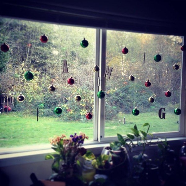 hanging christmas ornaments