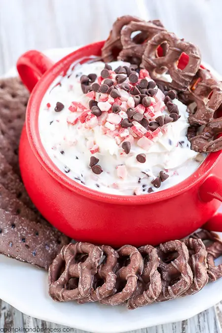 Peppermint-Bark-Cheesecake-Dip