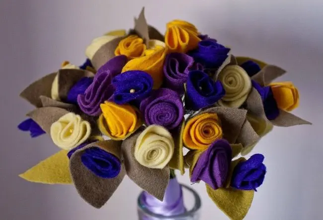 DIY mother's day gift idea felt-flower bouquet
