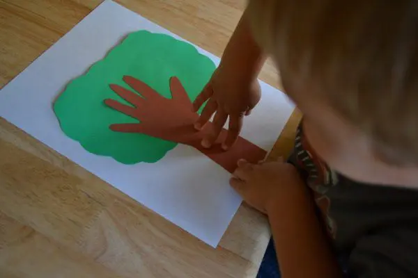 apple tree with handprints for preschool