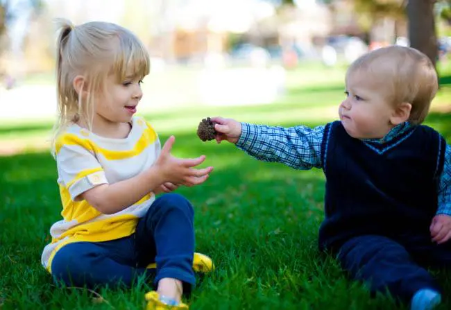 Tips for Teaching Older Siblings to Share When Baby Arrives