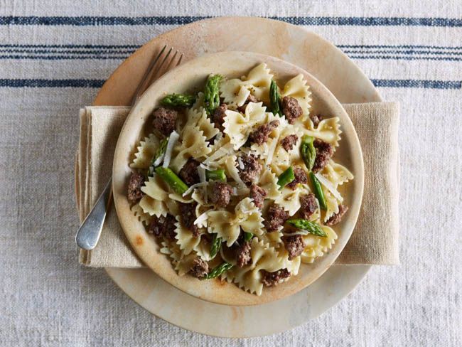 oven beef-asparagus-pasta-toss-horizontal