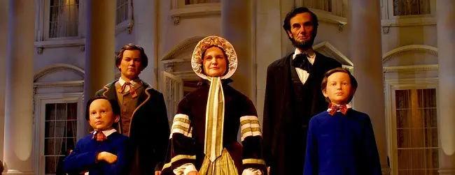 president lincoln and family statues