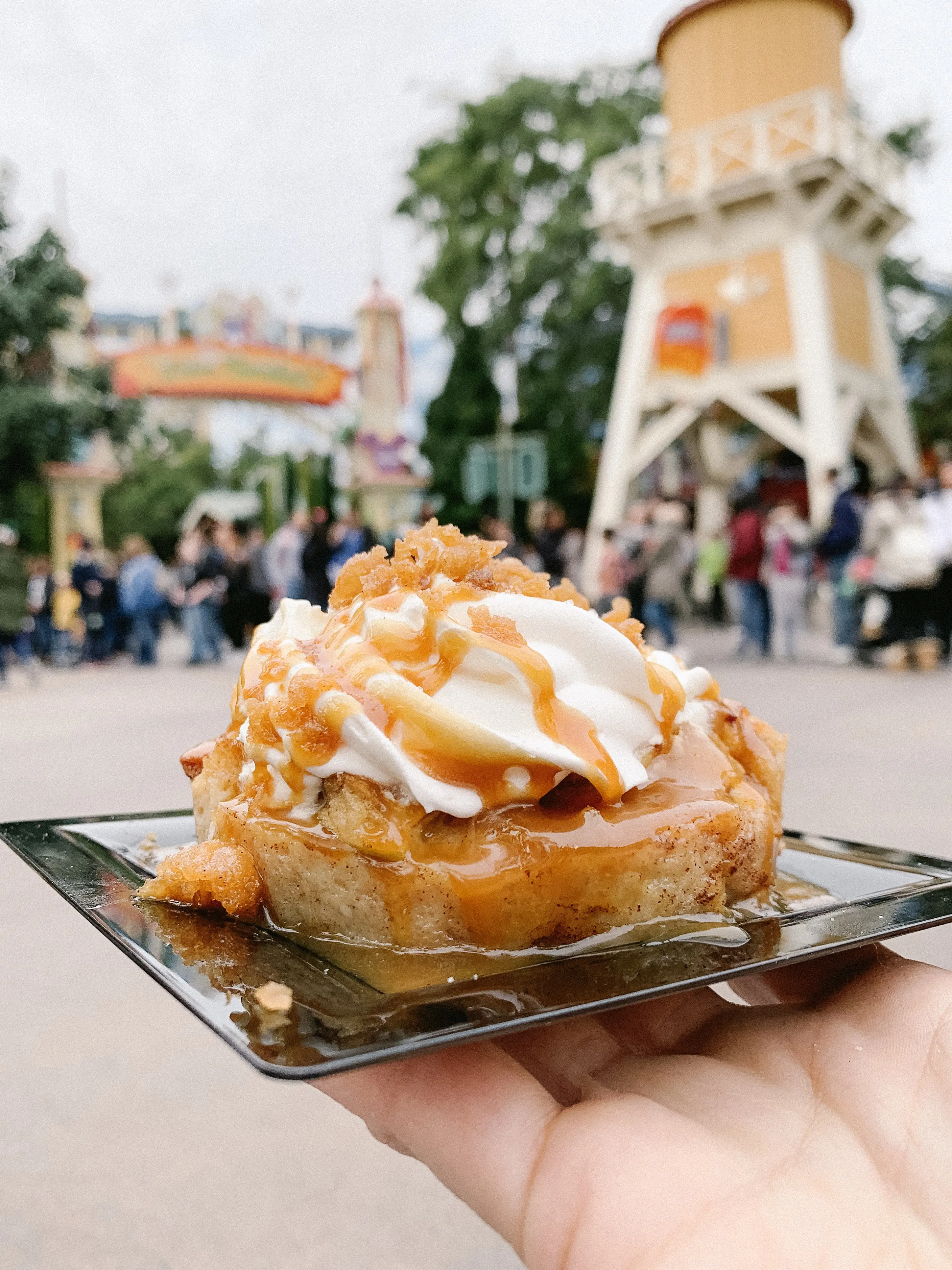 apple fritter bread pudding at disney