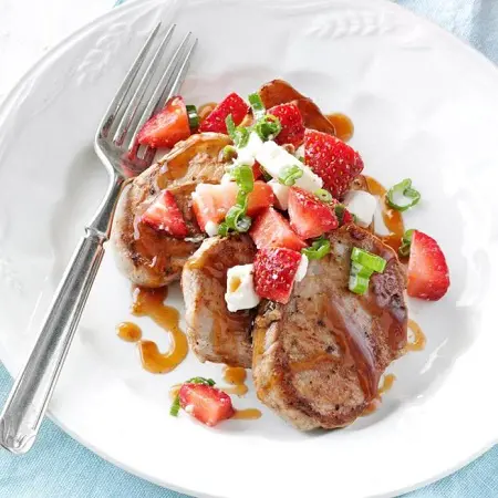 pork tenderloin medallions with strawberry sauce