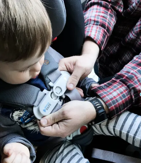 buckling child into car seat