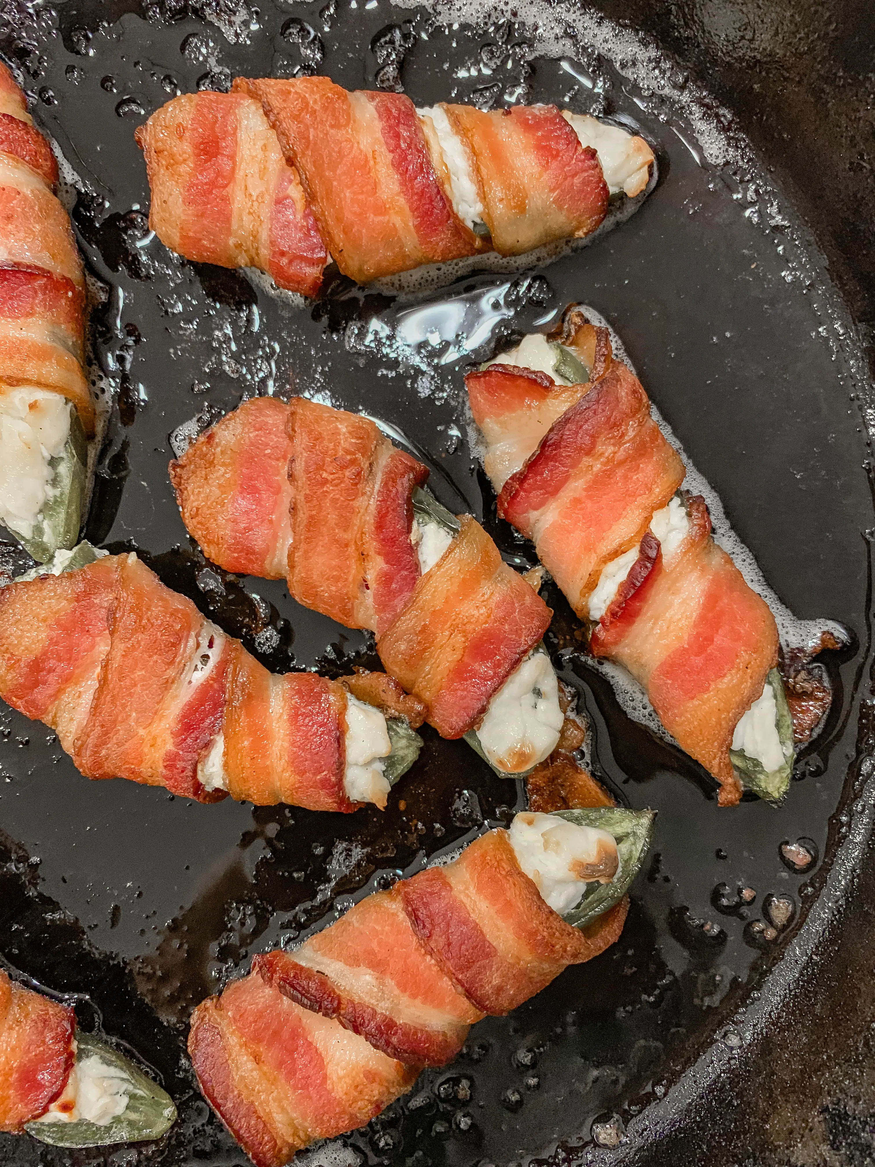 bacon jalapeno poppers in skillet