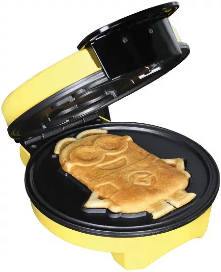 https://babygizmo.com/wp-content/uploads/2020/03/minion-waffle-iron.jpg.webp