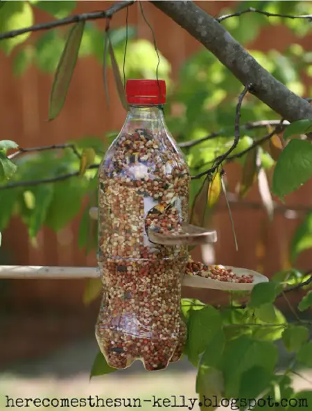 bird feeder made out of soda bottle