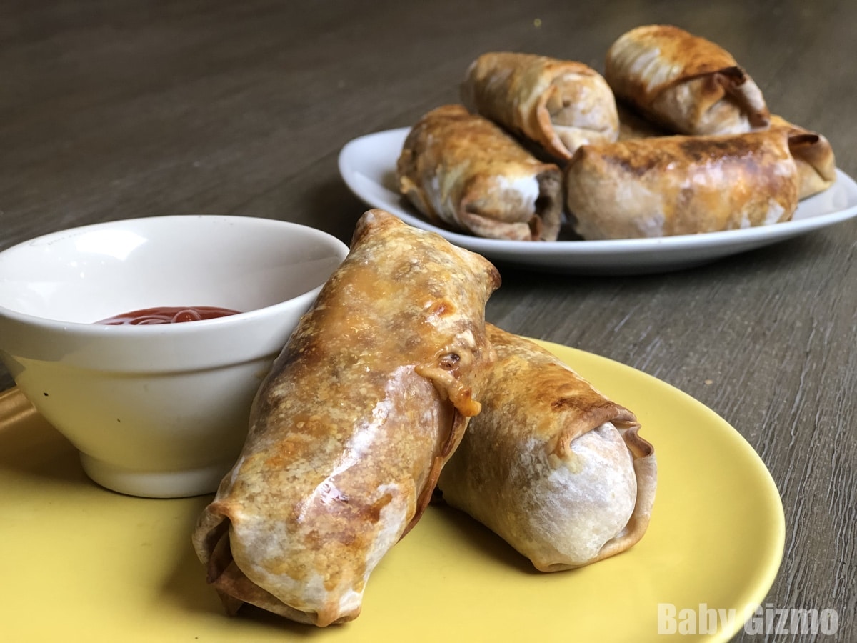 Cheeseburger eggrolls with ketchup