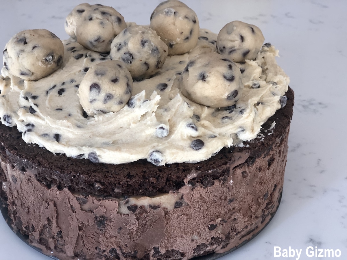 close up of ice cream brownie cake