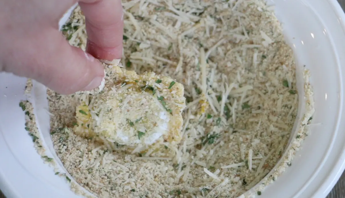 dipping ravioli in breadcrumbs