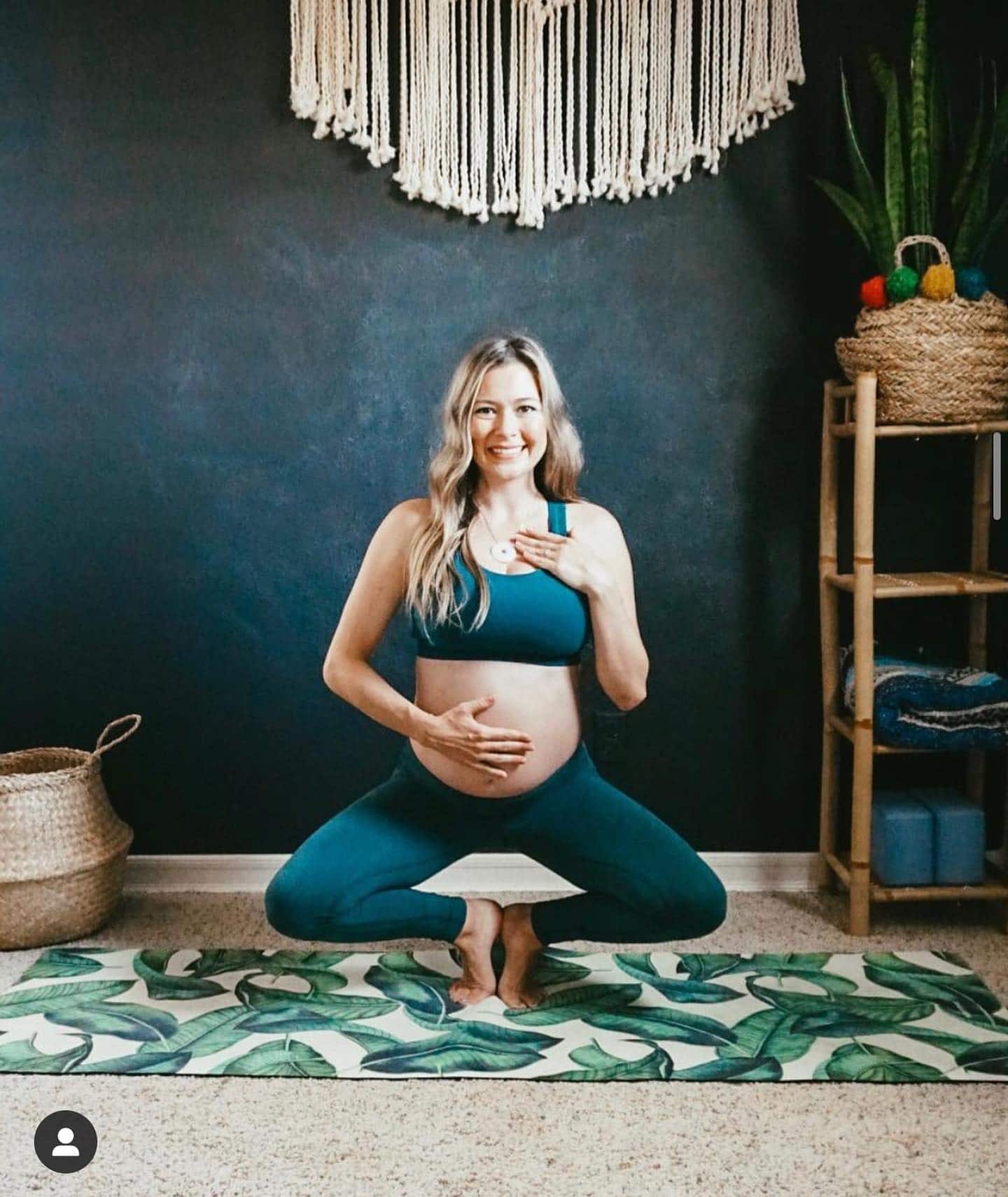 maternity activewear, green yoga
