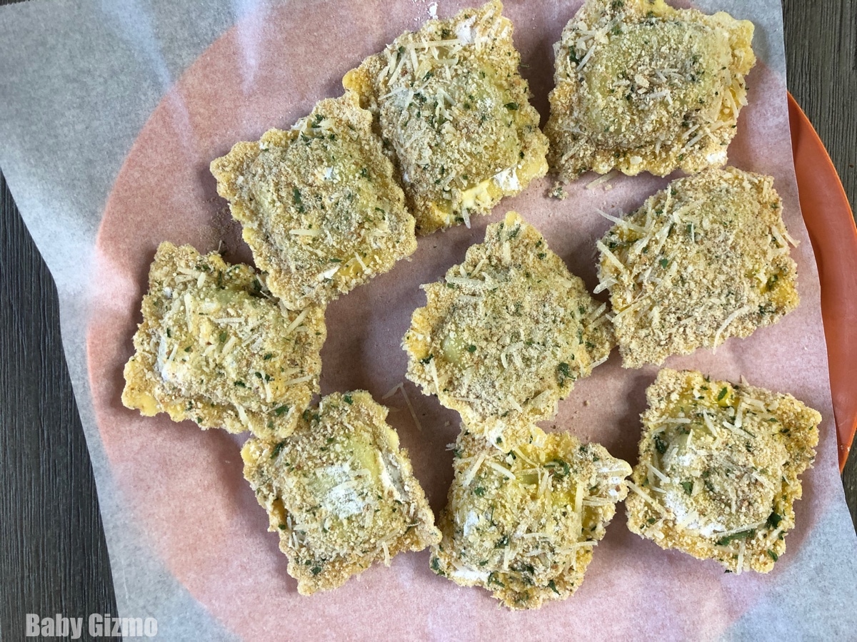 ravioli breaded on a plate