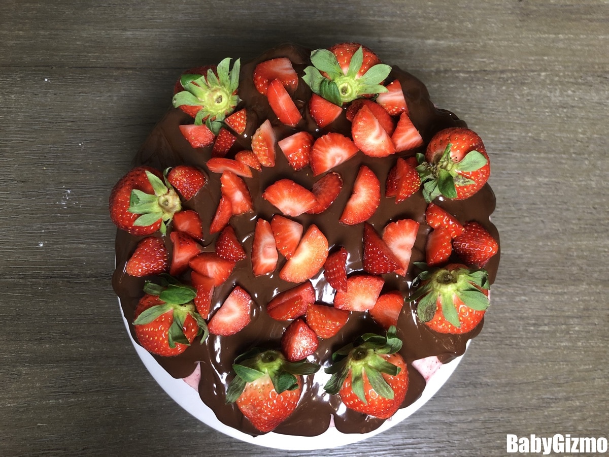 strawberry chocolate cake from above