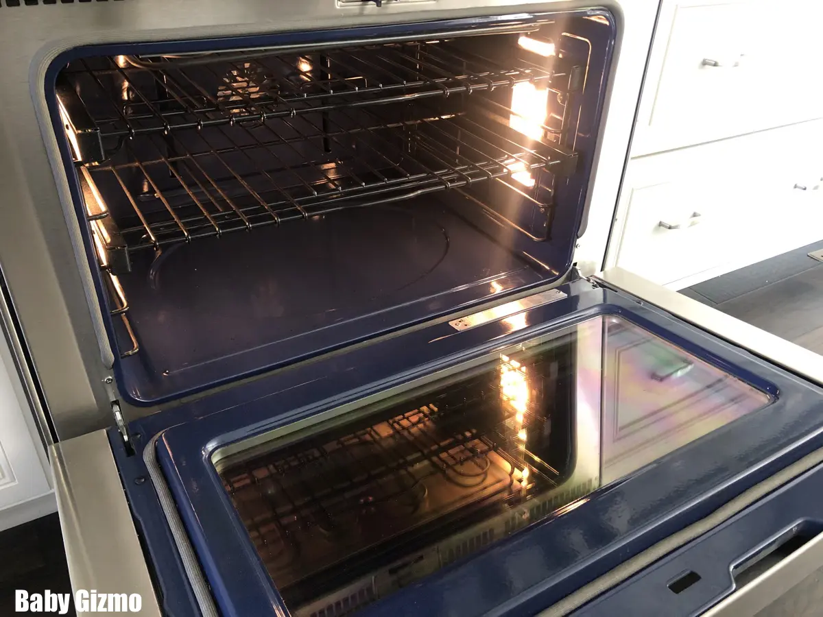 How to Clean Your Oven Naturally (Even a Filthy One)