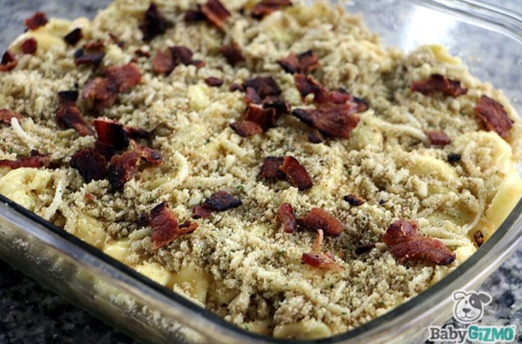 Mac & Cheese Tortellini and Cheesy Garlic Bread