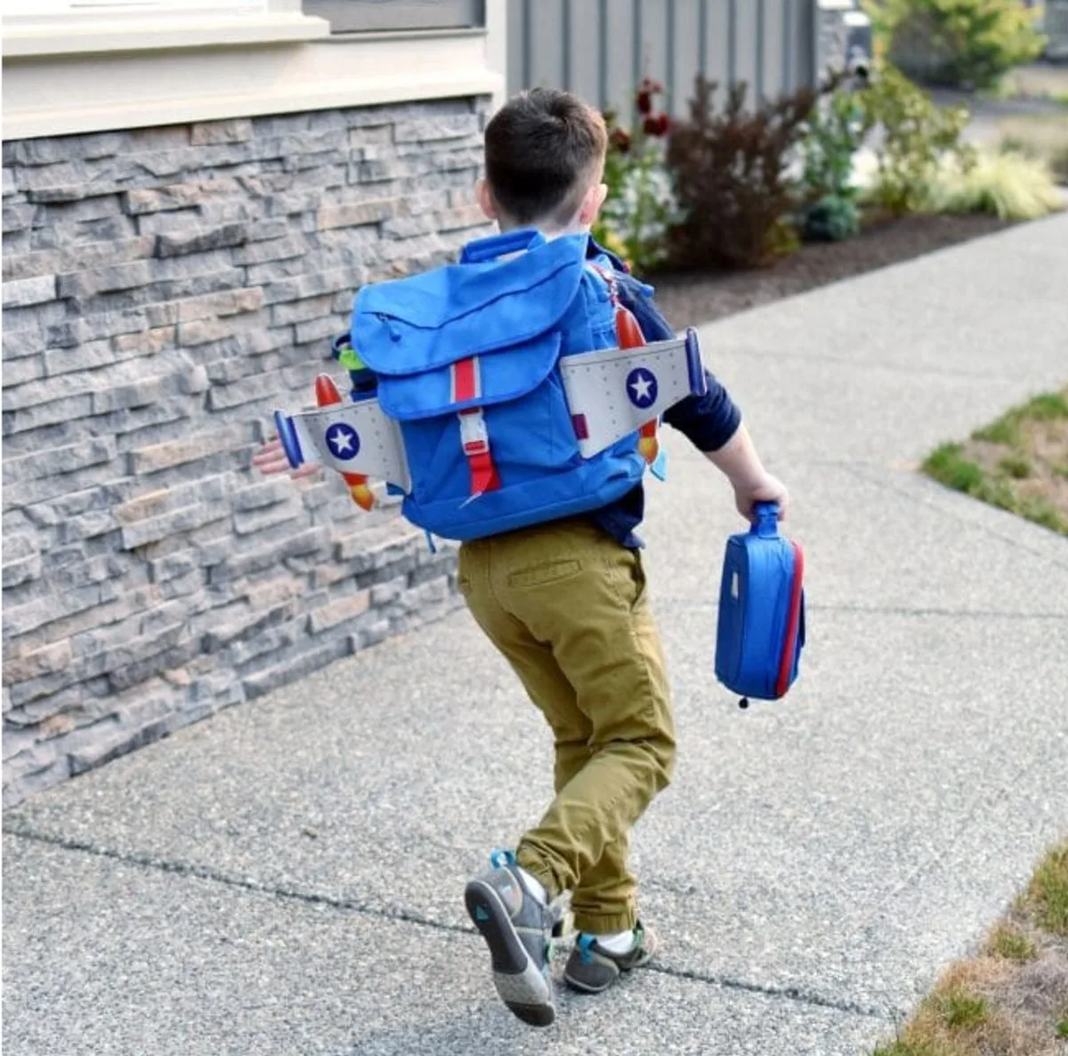 https://babygizmo.com/wp-content/uploads/2021/07/Bixbee-Rocket-Backpack.jpg.webp