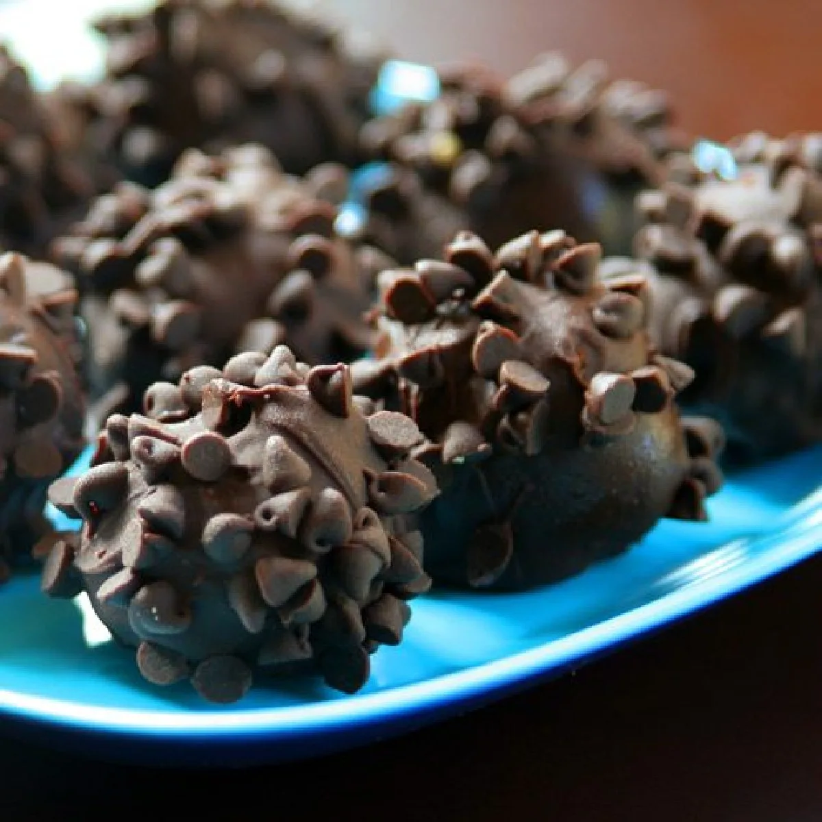 Peanut Butter Graham Cracker Balls on a blue plate 