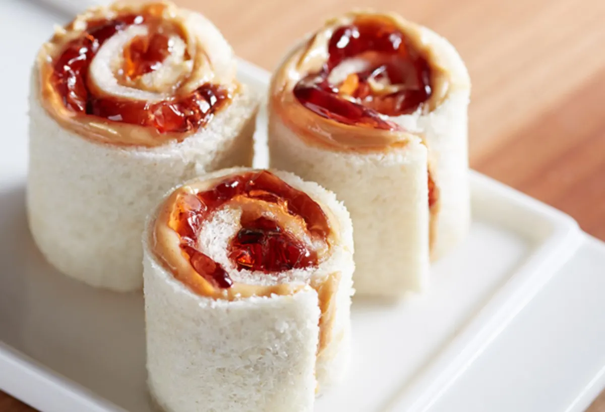 peanut butter and jelly sushi