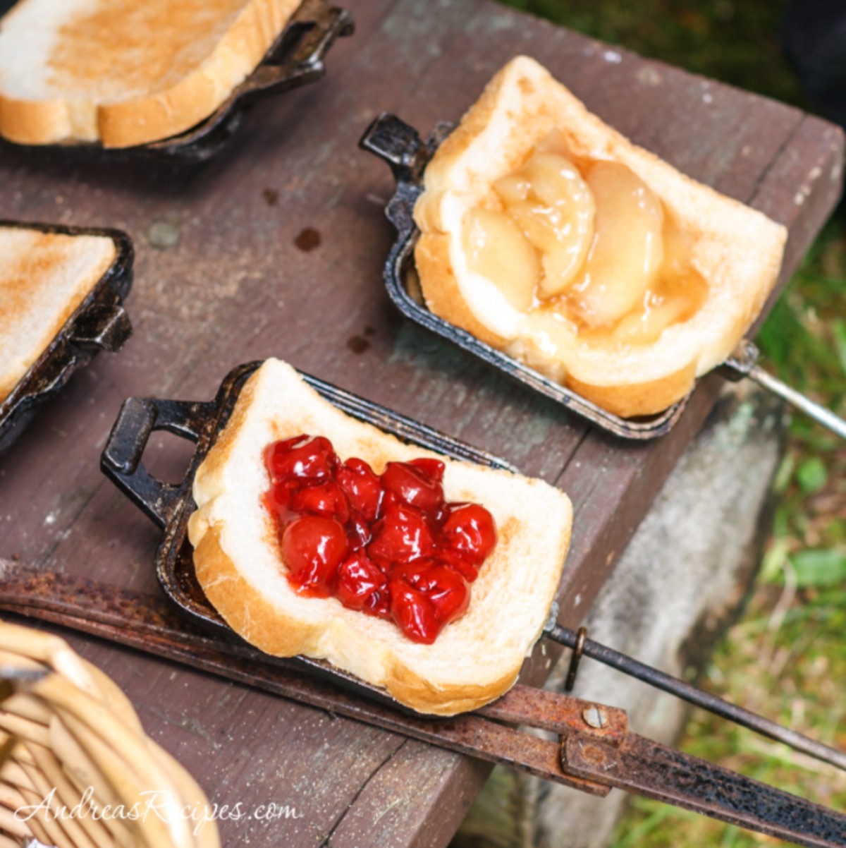 Double Pie Iron Sandwich Maker - Cast Iron Pie Maker with Recipe Book,  Campfire