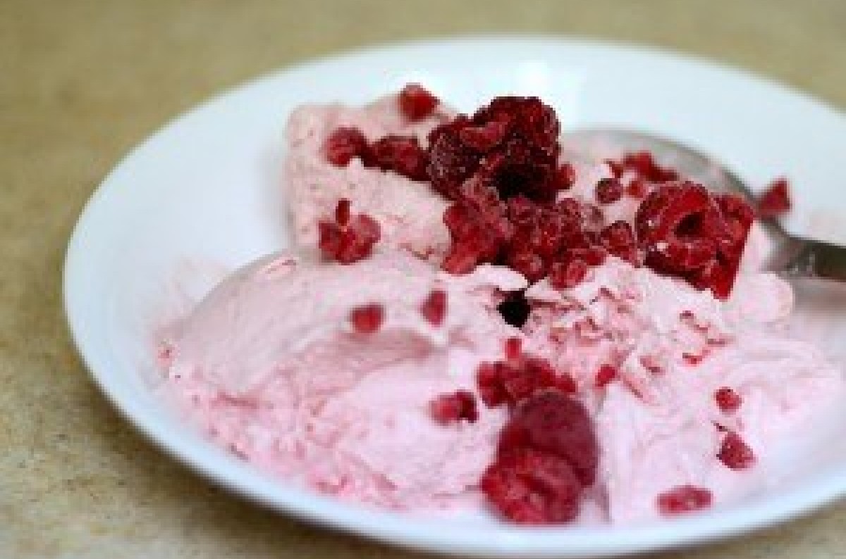 Raspberry ice cream in a bowl 