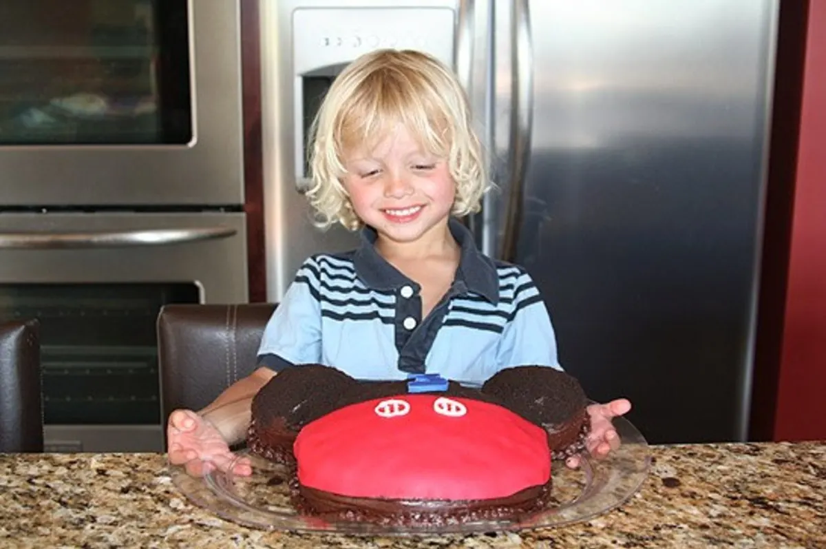 toddler with mickey mouse cake 