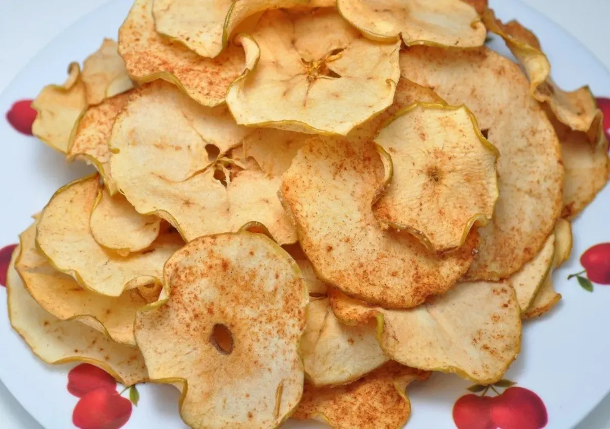 apple chips on a plate
