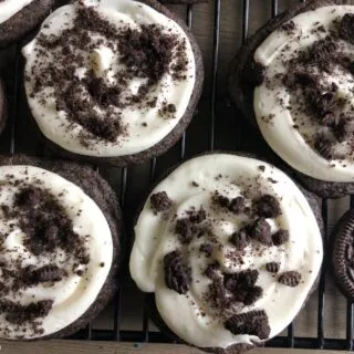 Crumbl Oreo cookies