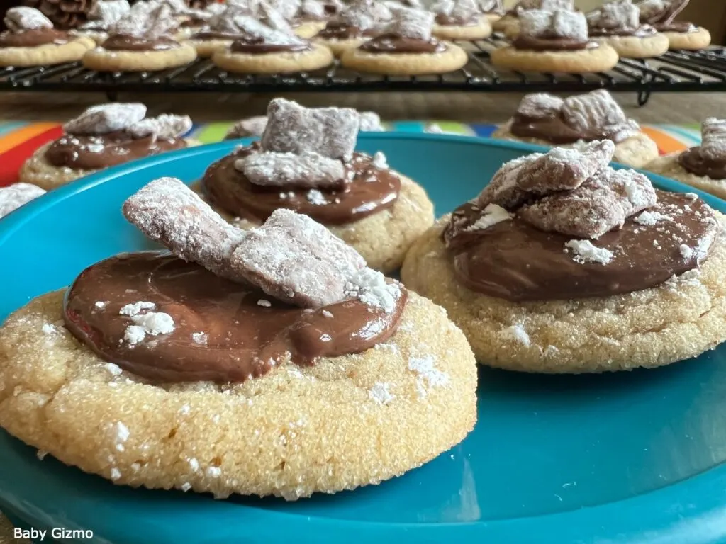 crumbl muddy buddies cookies