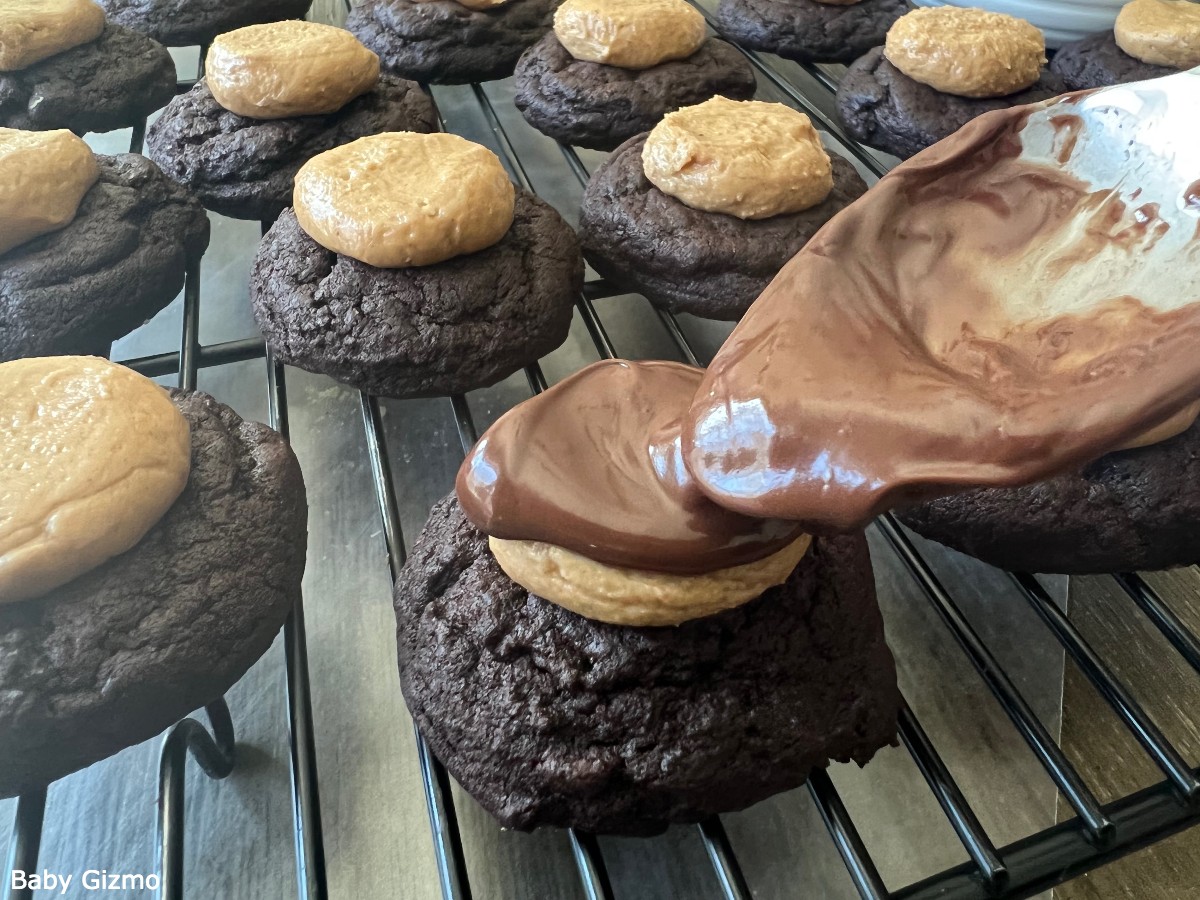 Buckeye Cookies with Chocolate