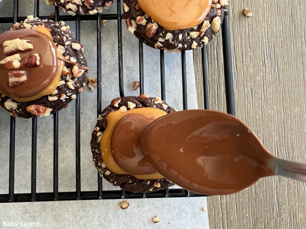 Crumbl Turtle Cookies with Chocolate