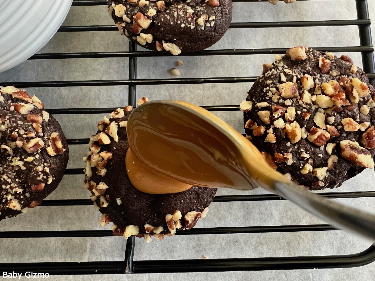 Turtle Cookies with Caramel