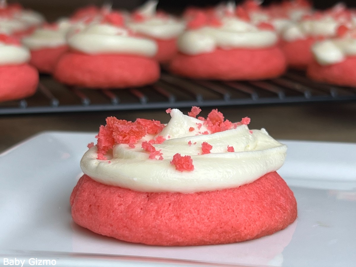 copycat-crumbl-pink-velvet-cookies-recipe-baby-gizmo