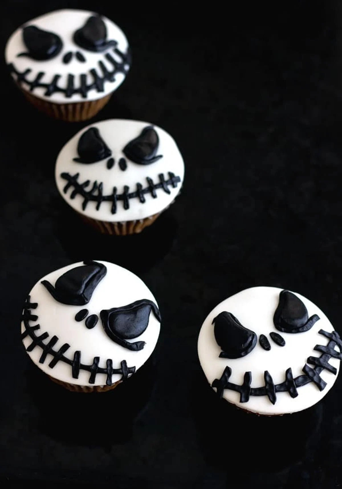 HALLOWEEN JACK SKELLINGTON CUPCAKES