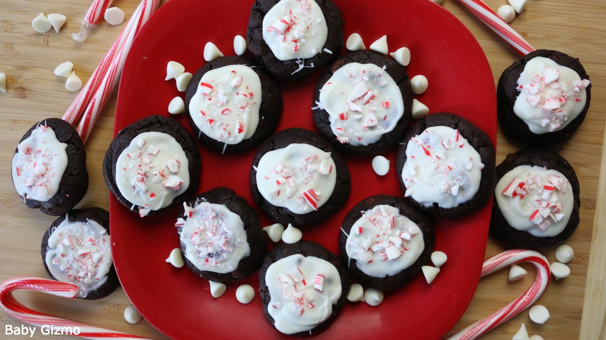 Crumbl Peppermint Cookies