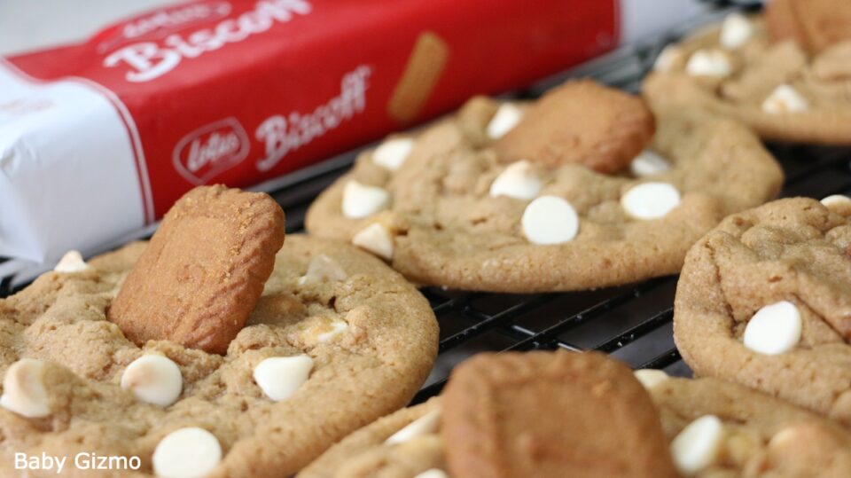Crumbl Biscoff White Chocolate Chip Cookies Recipe Baby Gizmo